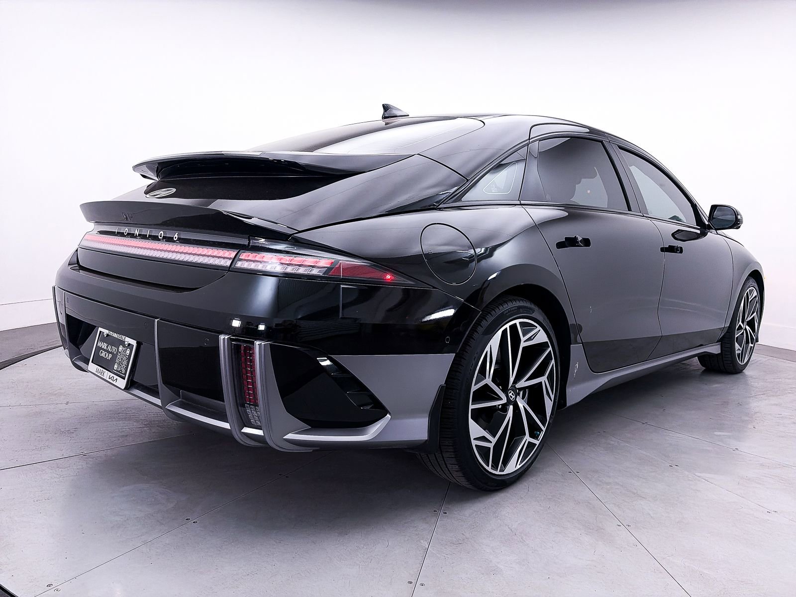Used 2024 Hyundai Ioniq 6 Limited RWD image 17