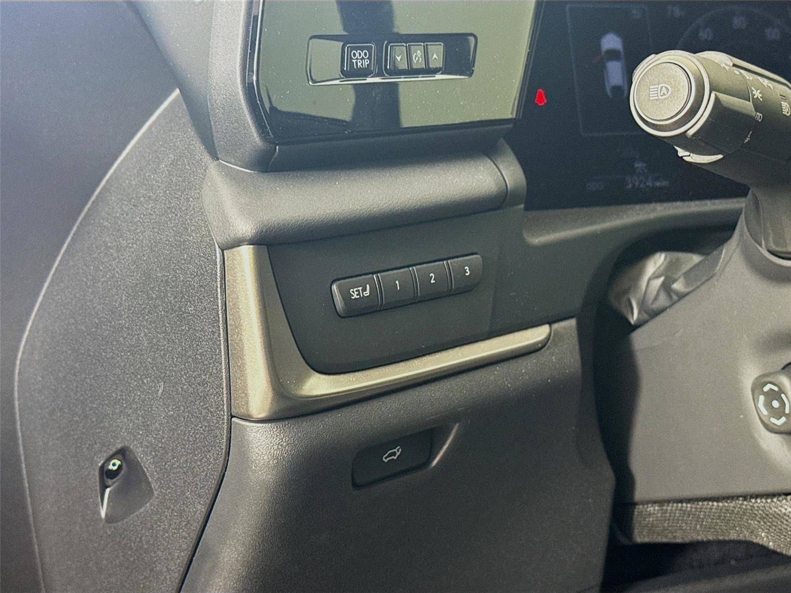 Used 2025 Lexus RZ 300e w/ Accessory Package (2T) image 6