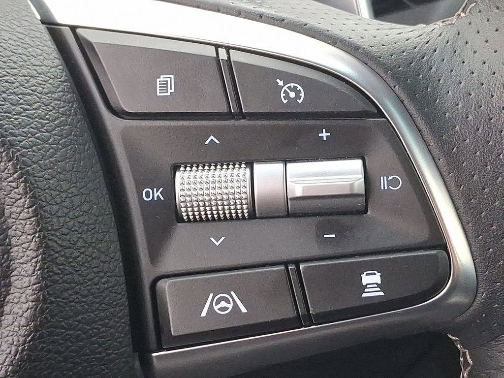 Used 2023 Genesis G70 2.0T image 23