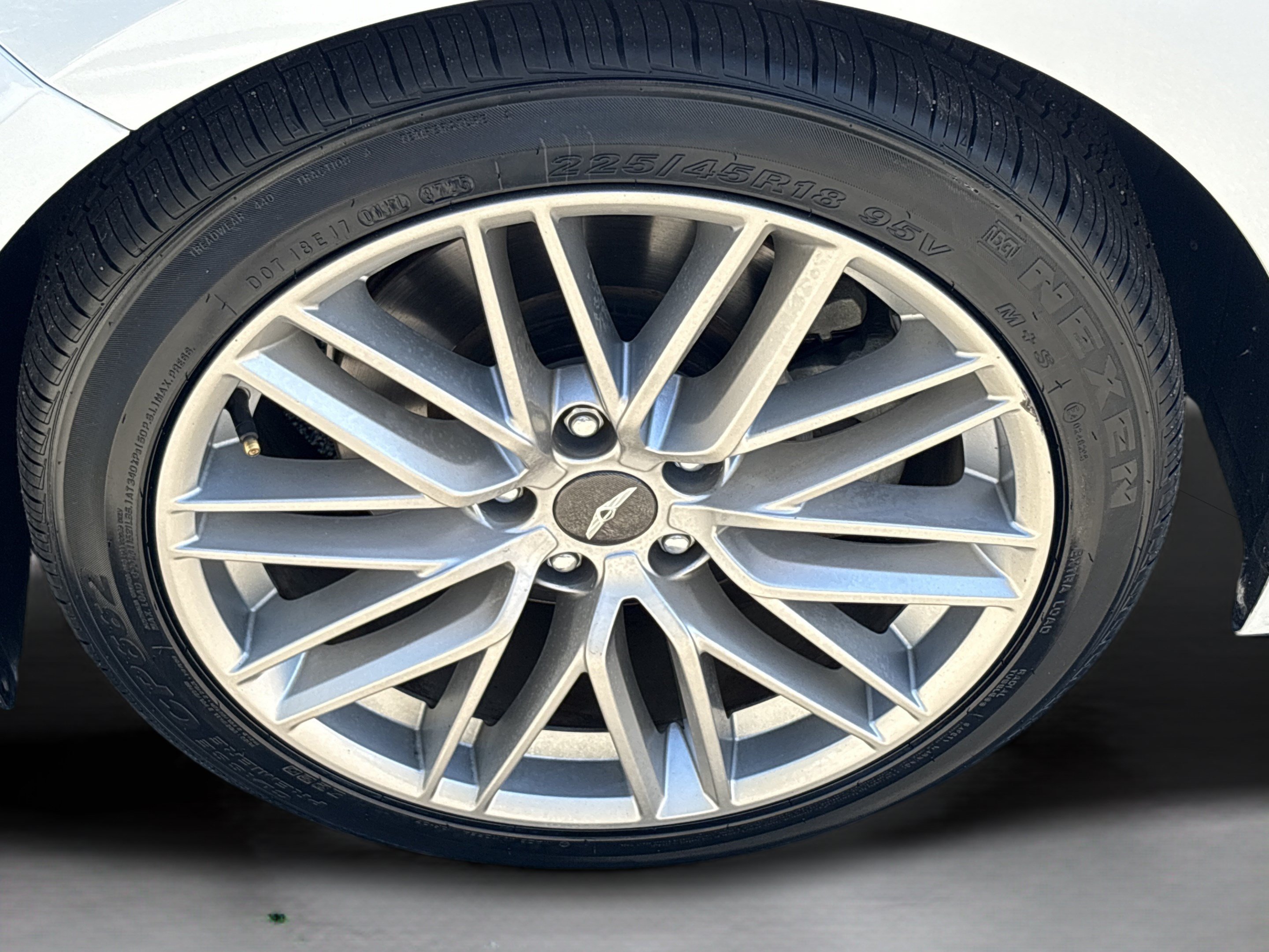 Used 2020 Genesis G70 2.0T RWD image 29