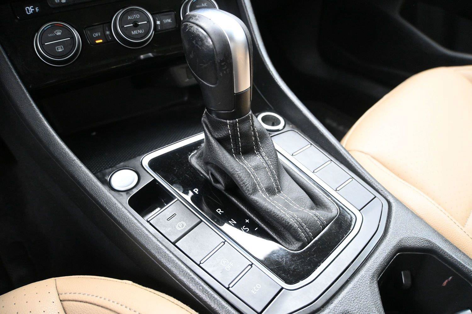 Used 2021 Volkswagen Jetta SE w/ SE Cold Weather Package FWD image 5