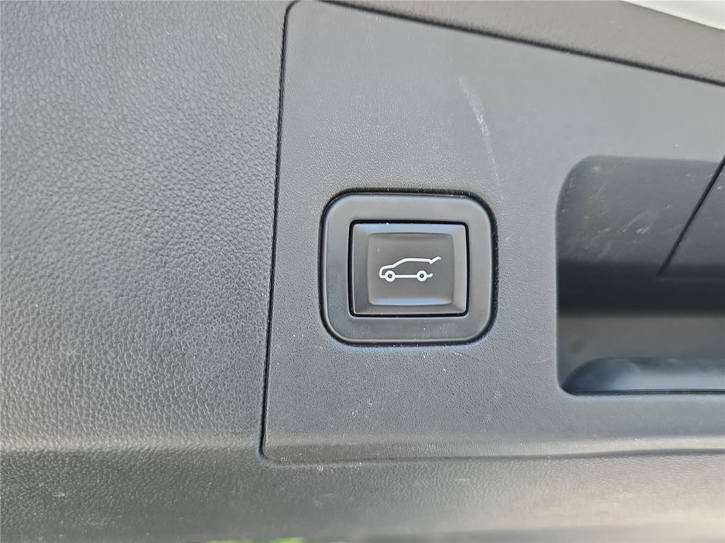 Used 2018 Cadillac XT5 Premium Luxury w/ Driver Assist Package FWD image 28