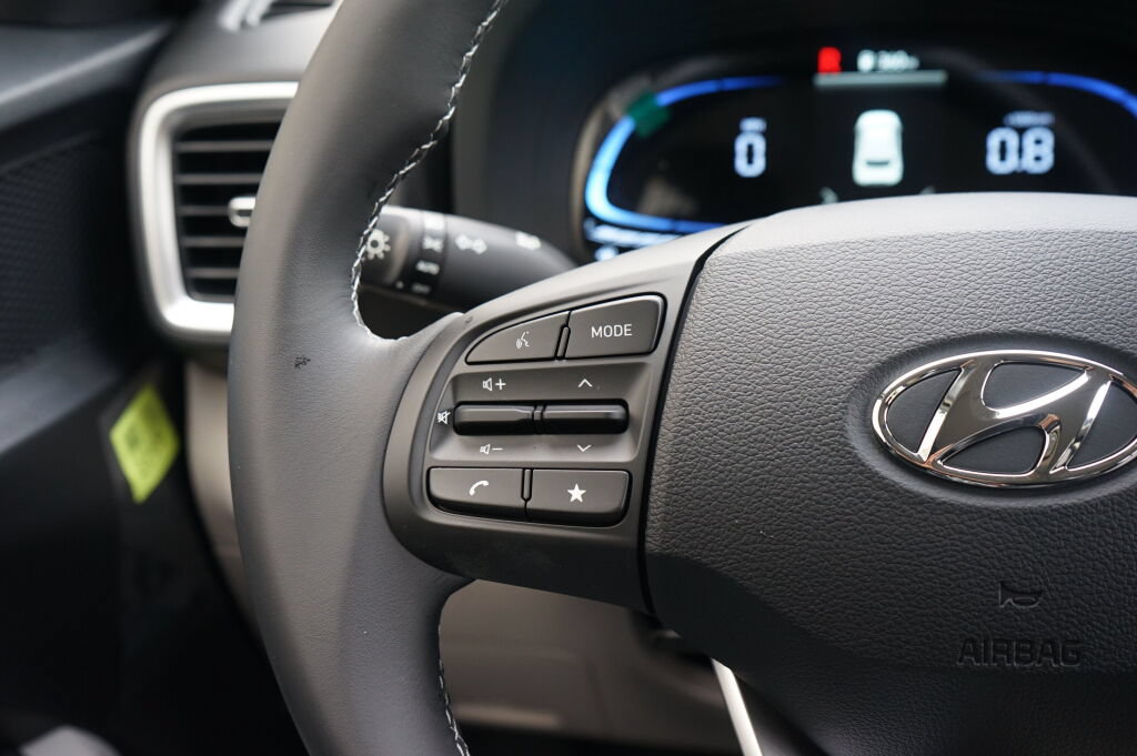 New 2025 Hyundai Venue SEL FWD image 19