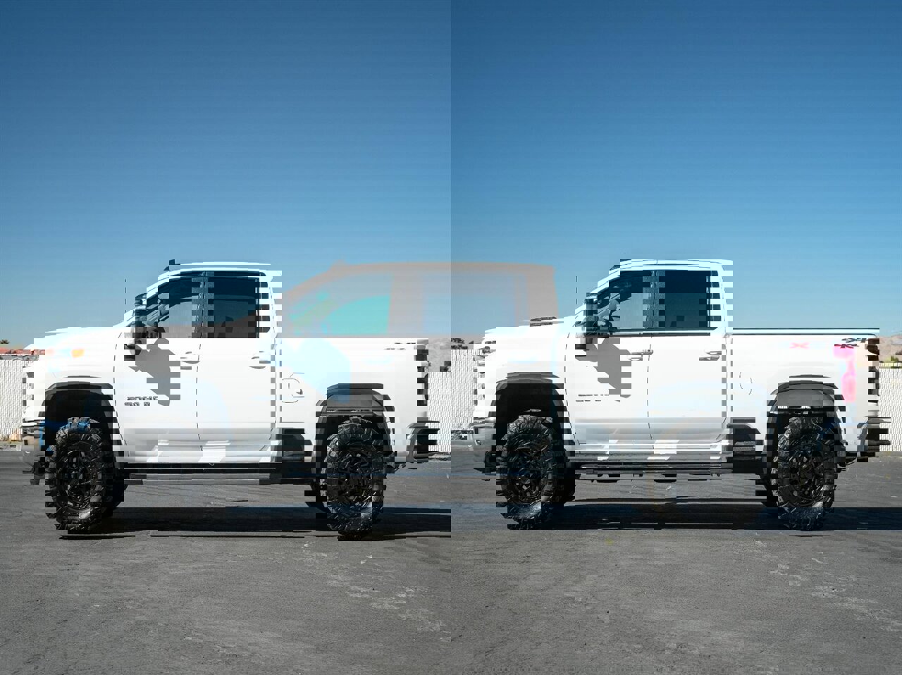 Used 2025 Chevrolet Silverado 2500 LT w/ Convenience Package AWD/4WD image 5