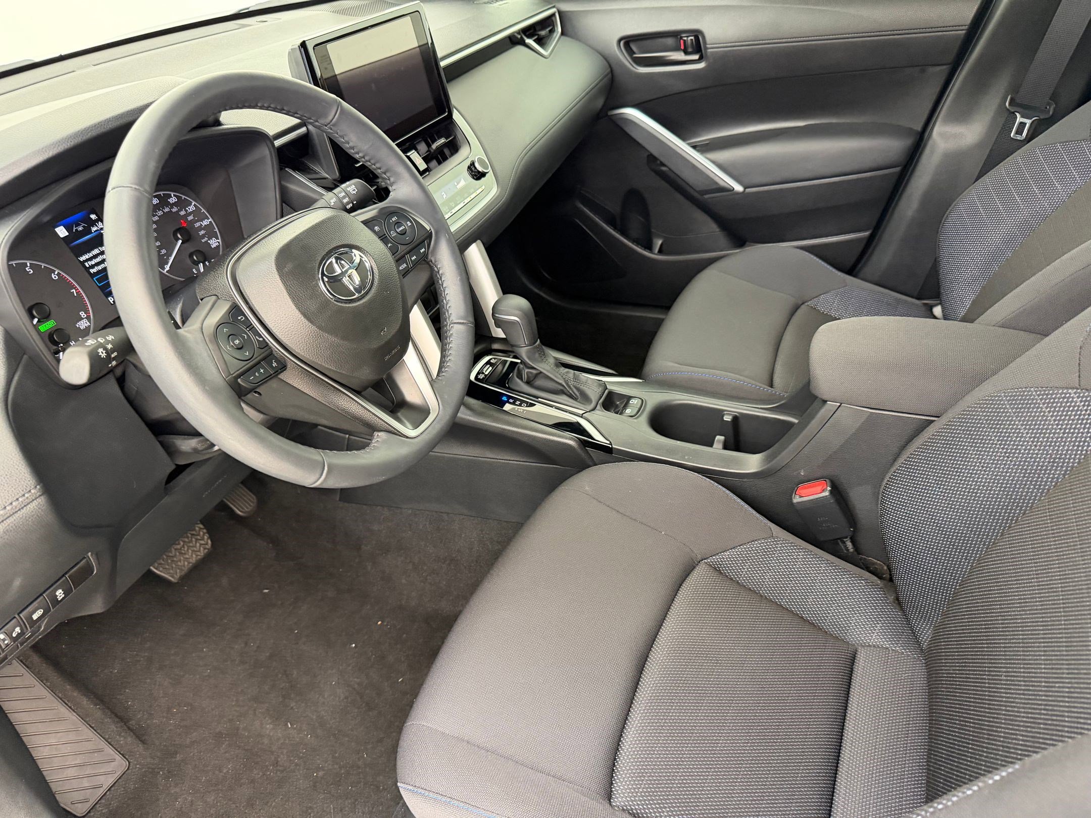 Used 2024 Toyota Corolla Cross SE w/ Moonroof Package image 14