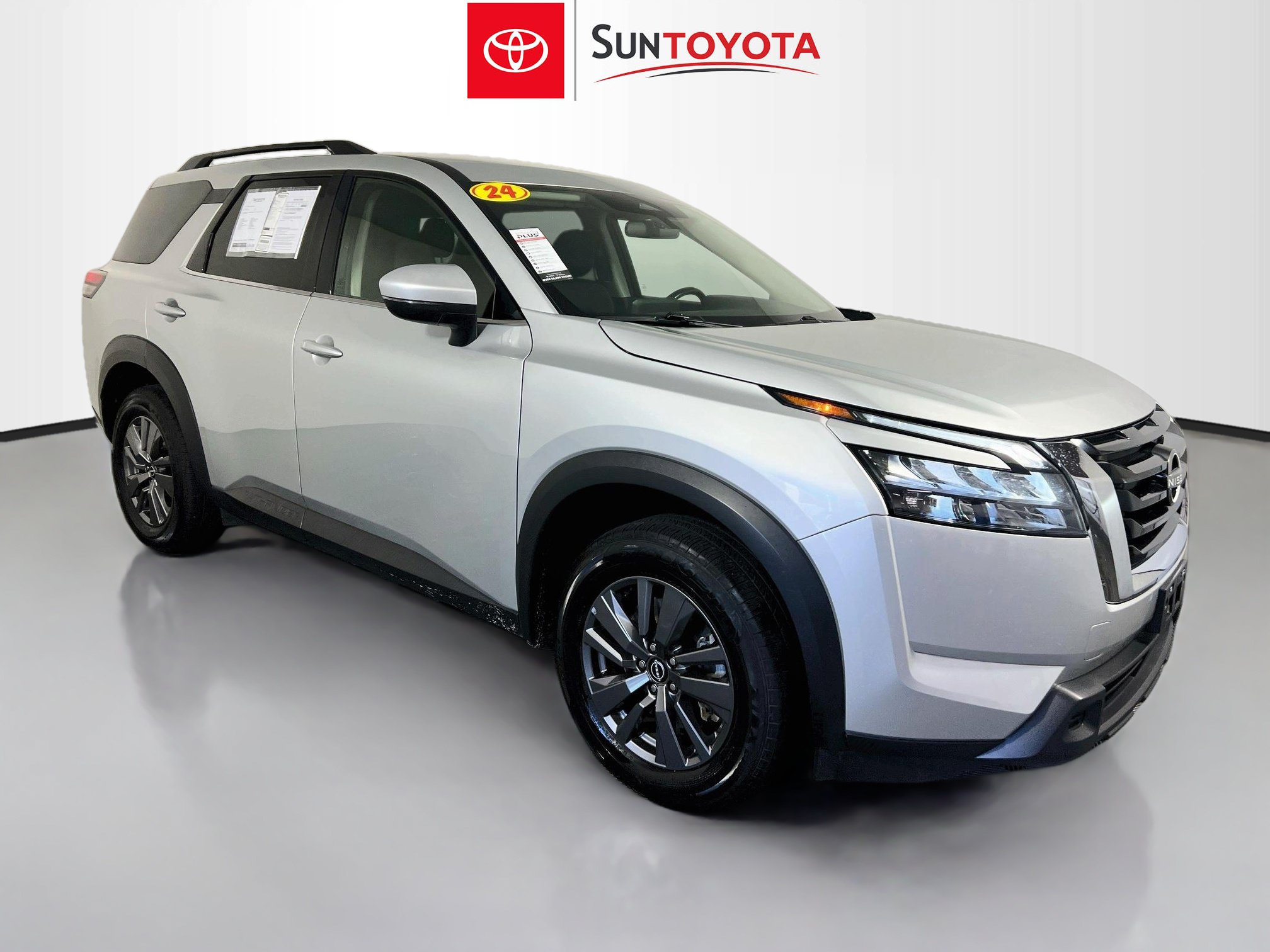 Used 2024 Nissan Pathfinder SV FWD image 1