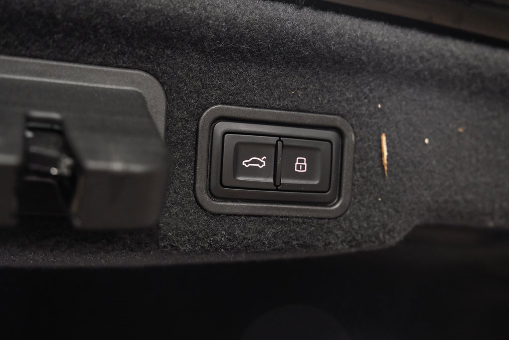 Used 2017 Audi A8 L 3.0T w/ Executive Package image 43