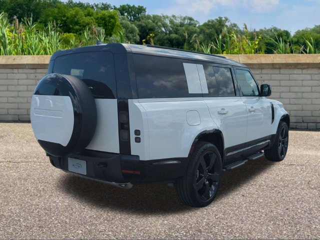 New 2026 Land Rover Defender 130 X-Dynamic SE AWD/4WD image 4