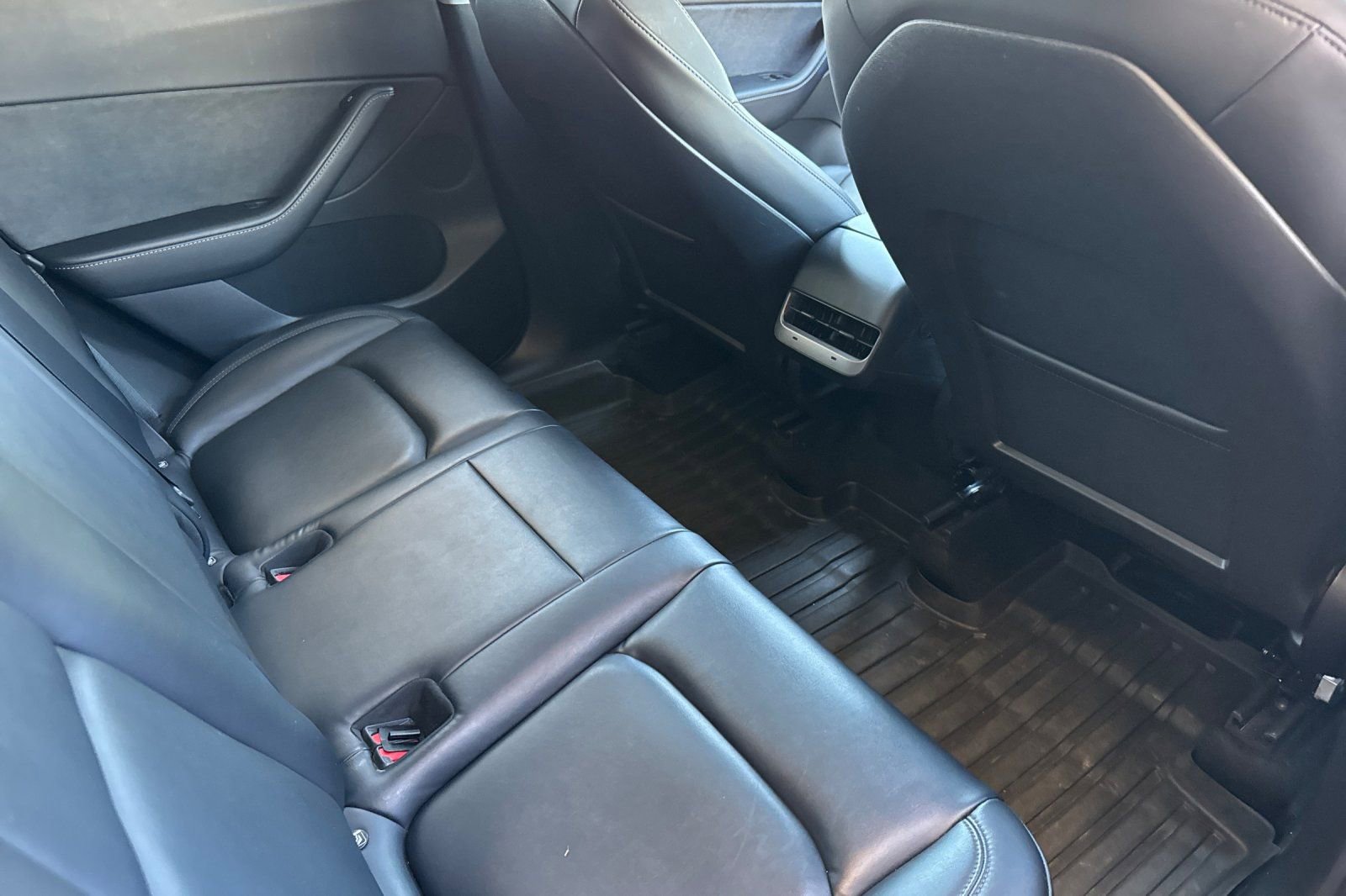 Used 2022 Tesla Model Y Long Range AWD/4WD image 18