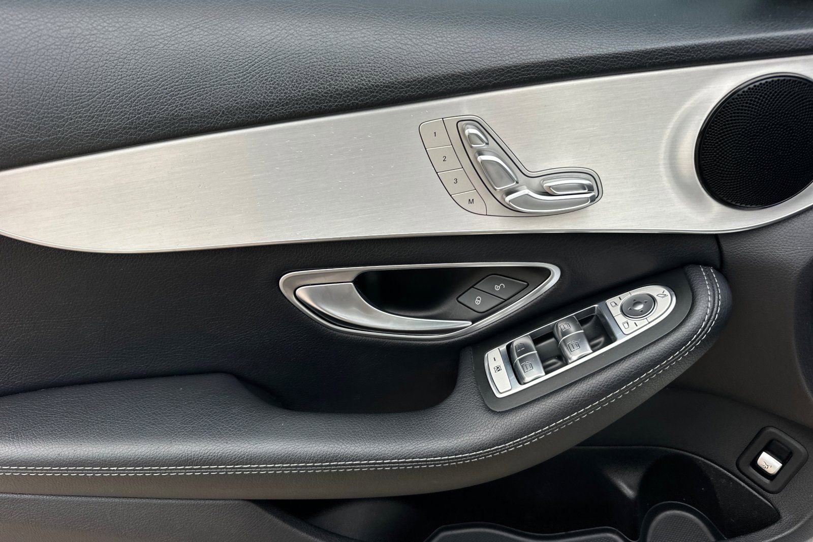 Used 2019 Mercedes-Benz C 300 Sedan image 25