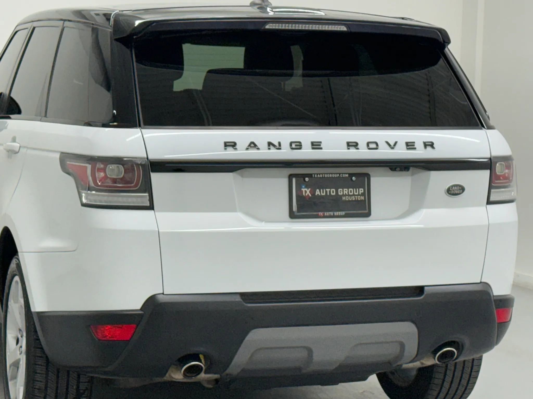 Used 2016 Land Rover Range Rover Sport SE image 44