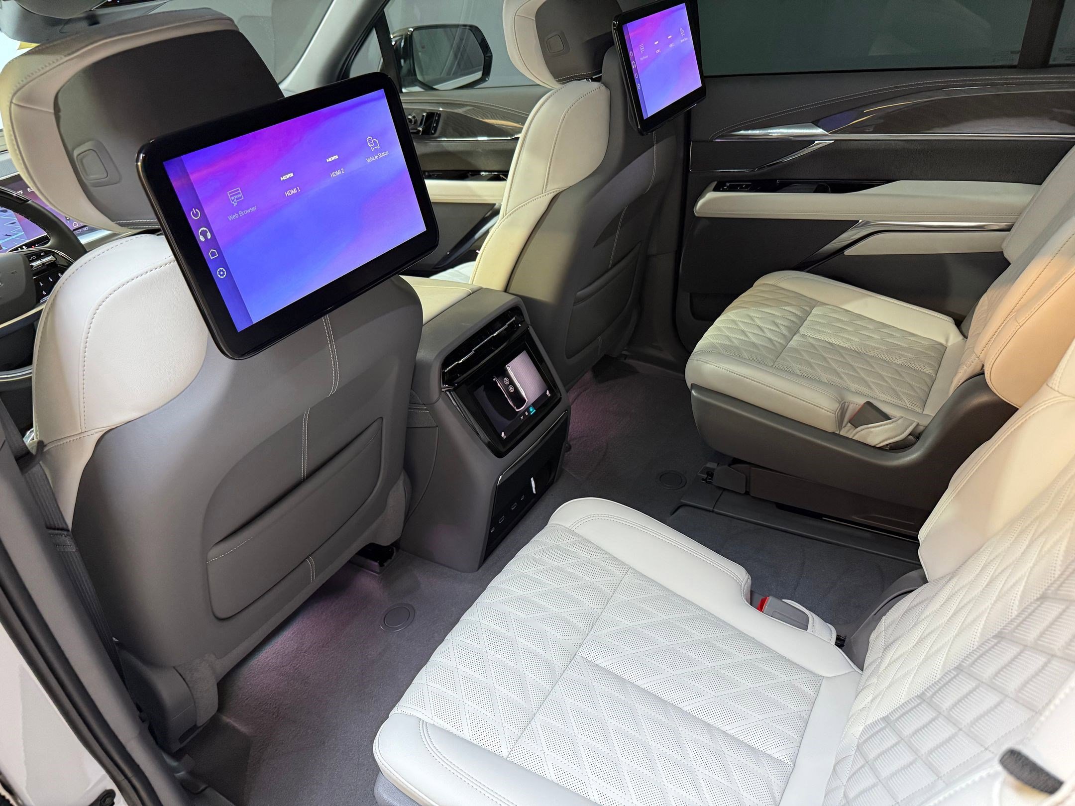 New 2025 Cadillac Escalade IQ Luxury 1 w/ Smart Trailering package image 13