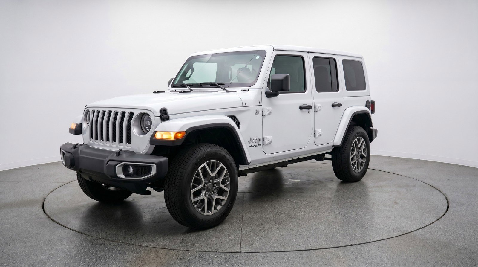 Used 2025 Jeep Wrangler Sahara image 3