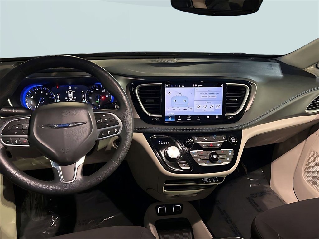 Used 2021 Chrysler Pacifica Touring image 37