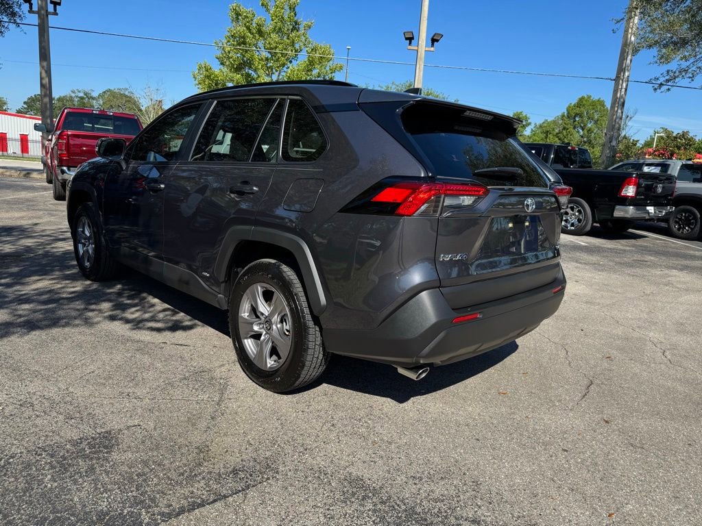 Used 2025 Toyota RAV4 XLE AWD/4WD image 4