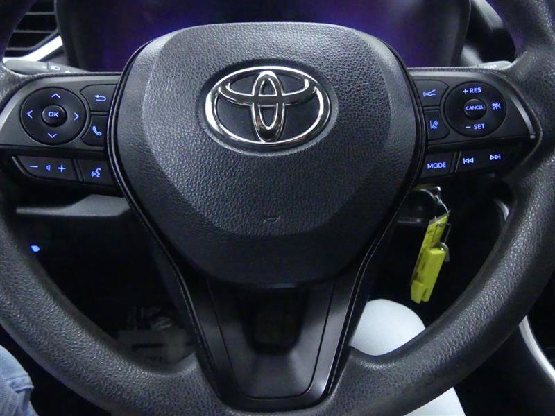 Used 2022 Toyota RAV4 LE image 15