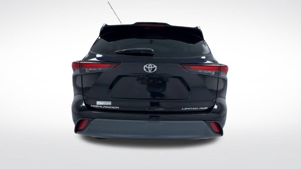 Certified 2024 Toyota Highlander Limited AWD/4WD image 5