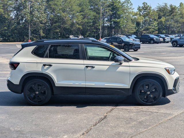 Used 2025 Volkswagen Taos SE FWD image 8