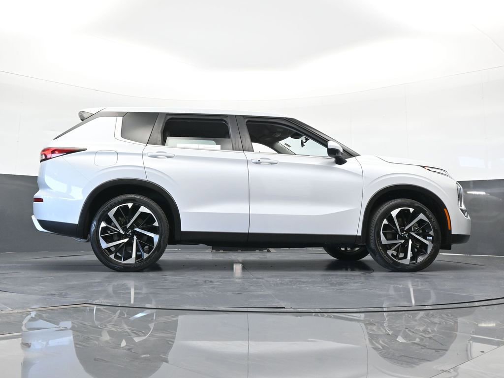 Used 2023 Mitsubishi Outlander SE image 70