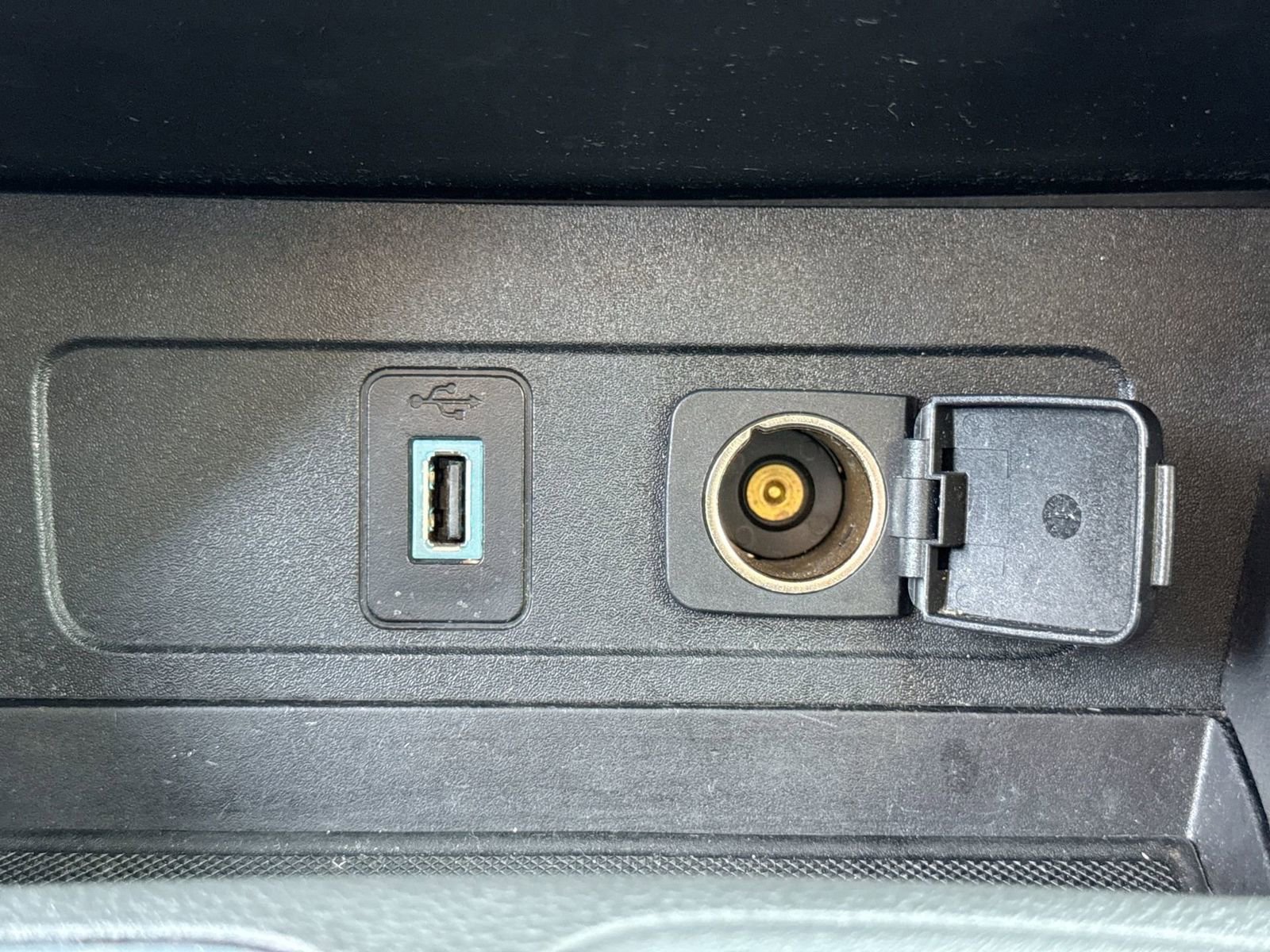 Used 2017 Ford Escape SE w/ Equipment Group 201A image 54