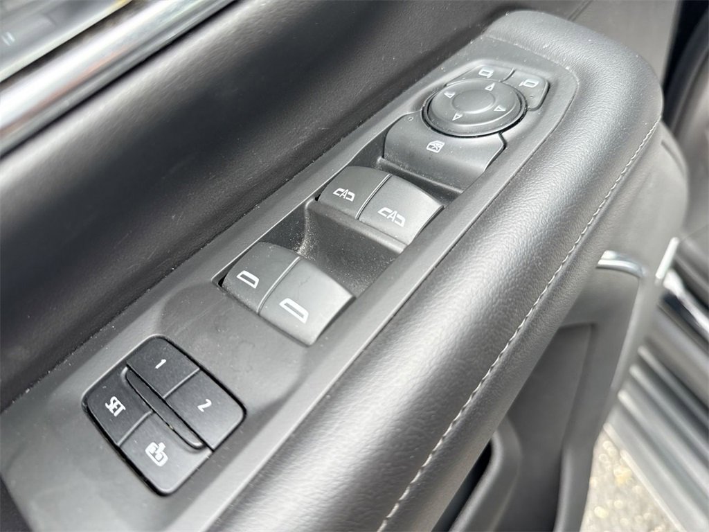 Used 2023 Chevrolet Suburban LT image 13