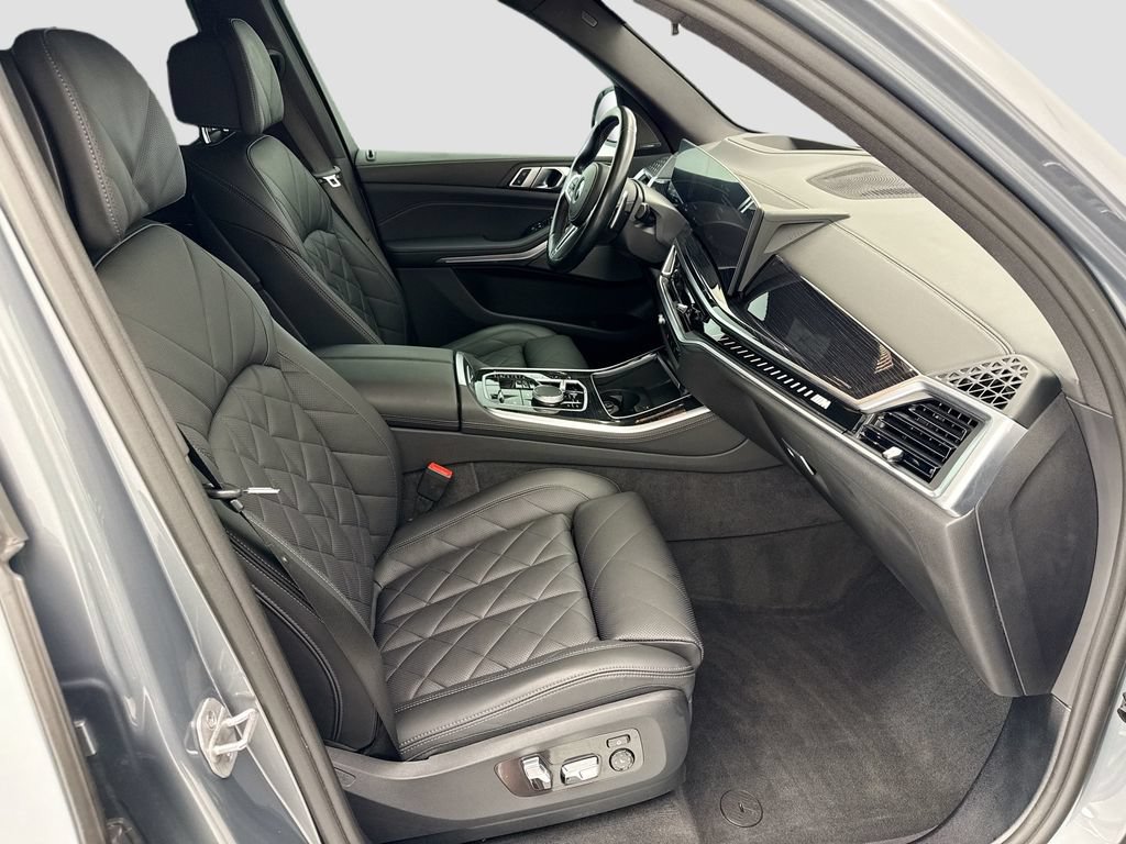 Used 2024 BMW X5 M60i AWD/4WD image 19