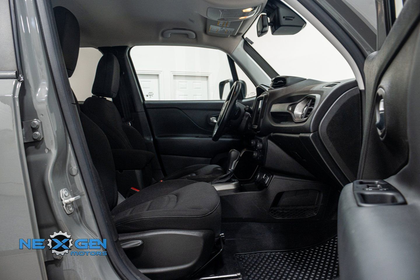 Used 2022 Jeep Renegade Latitude w/ Convenience Group image 38