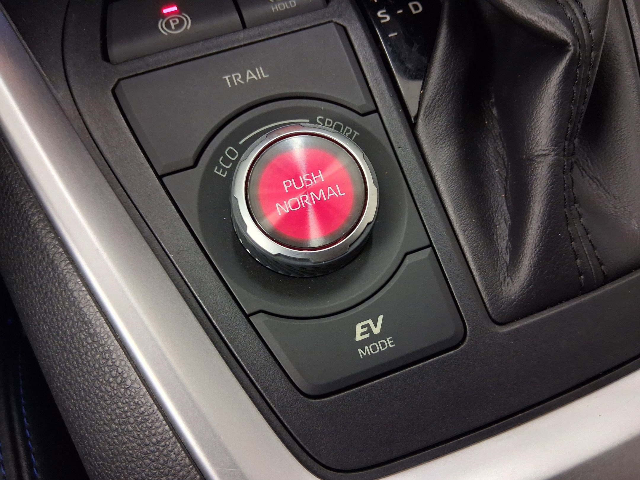 Used 2020 Toyota RAV4 XSE w/ XSE Grade Weather Package AWD/4WD image 32