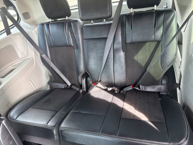 Used 2020 Dodge Grand Caravan SXT image 12