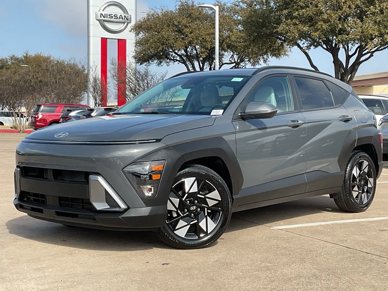 Used 2025 Hyundai Kona SEL image 2