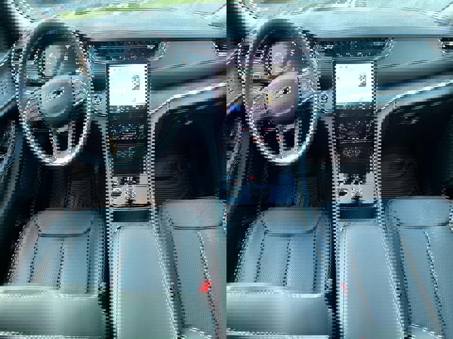 Used 2025 Jeep Grand Cherokee Limited image 18