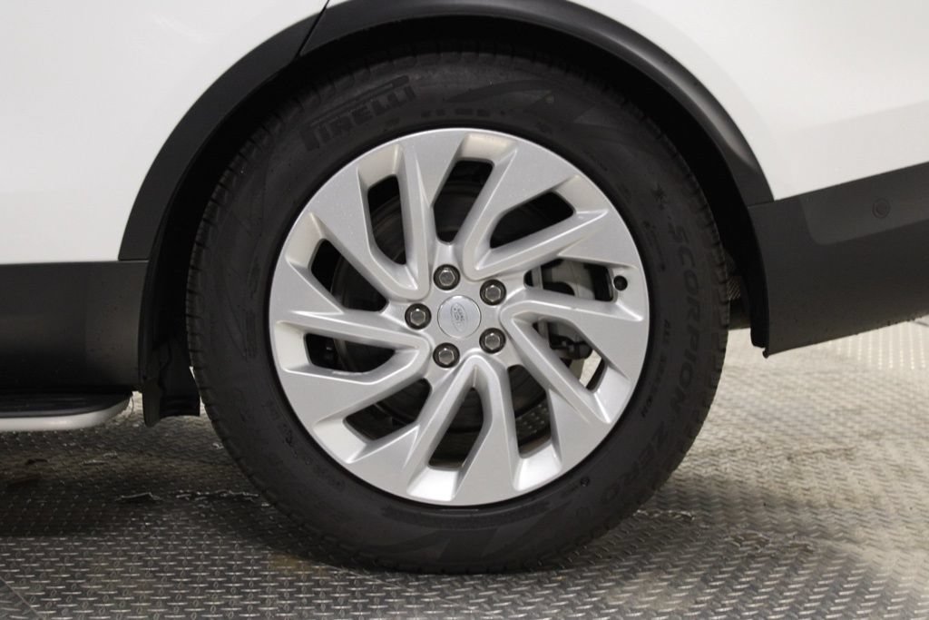 Used 2025 Land Rover Discovery S AWD/4WD image 15