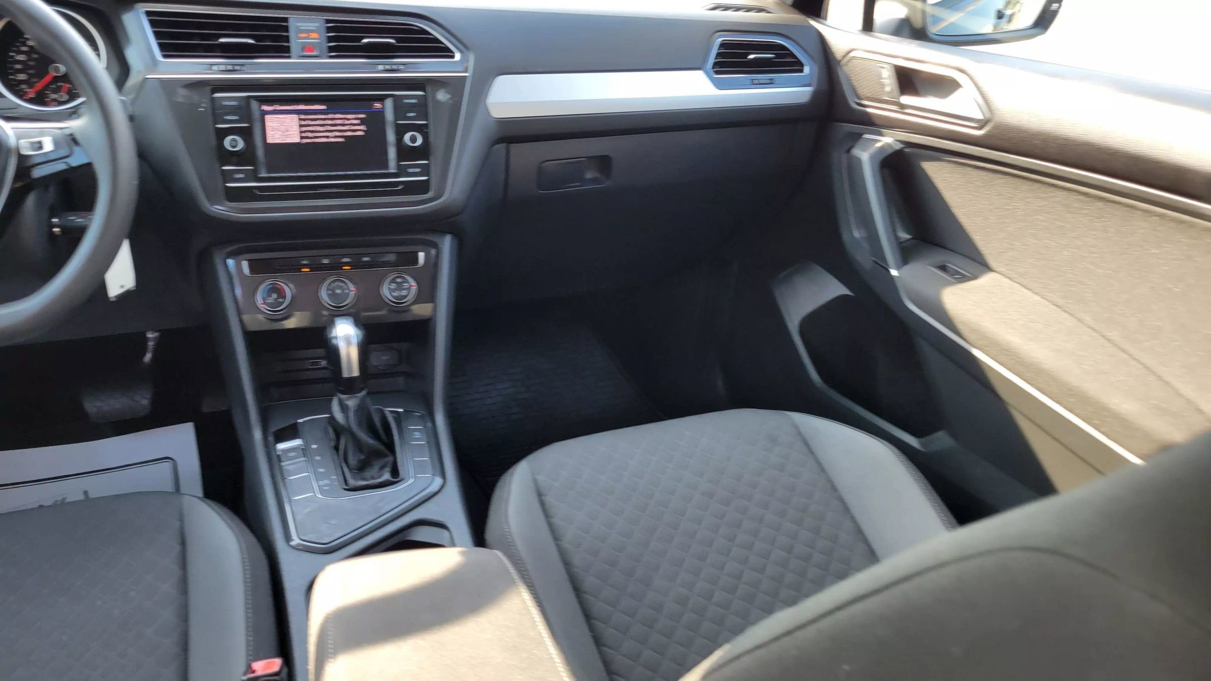Used 2018 Volkswagen Tiguan S image 11