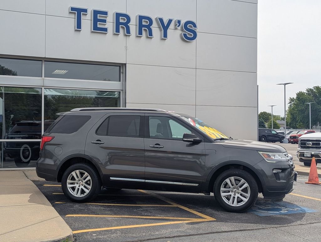 Used 2018 Ford Explorer XLT w/ Equipment Group 201A AWD/4WD image 2