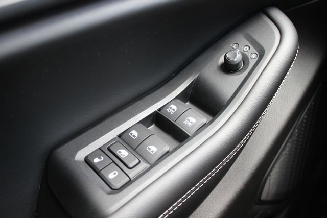 Used 2023 Jeep Grand Cherokee L Altitude AWD/4WD image 17