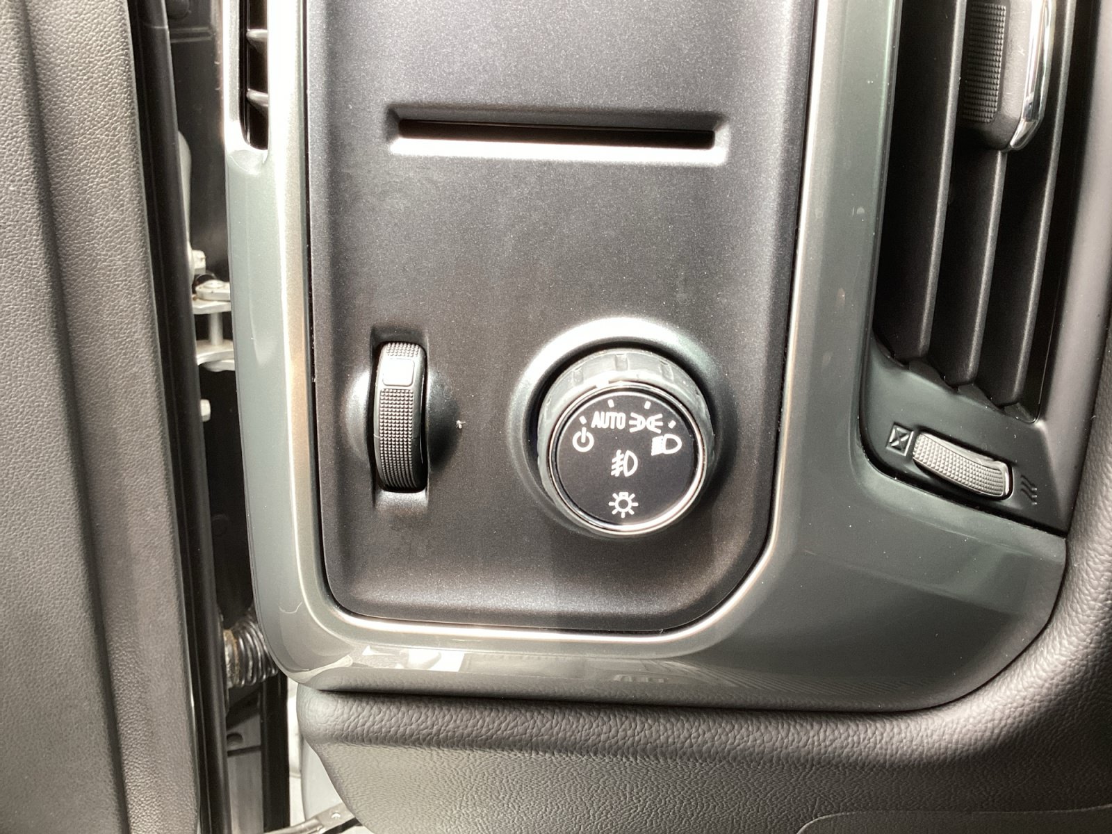 Used 2018 Chevrolet Silverado 1500 LT w/ Texas Edition RWD image 24