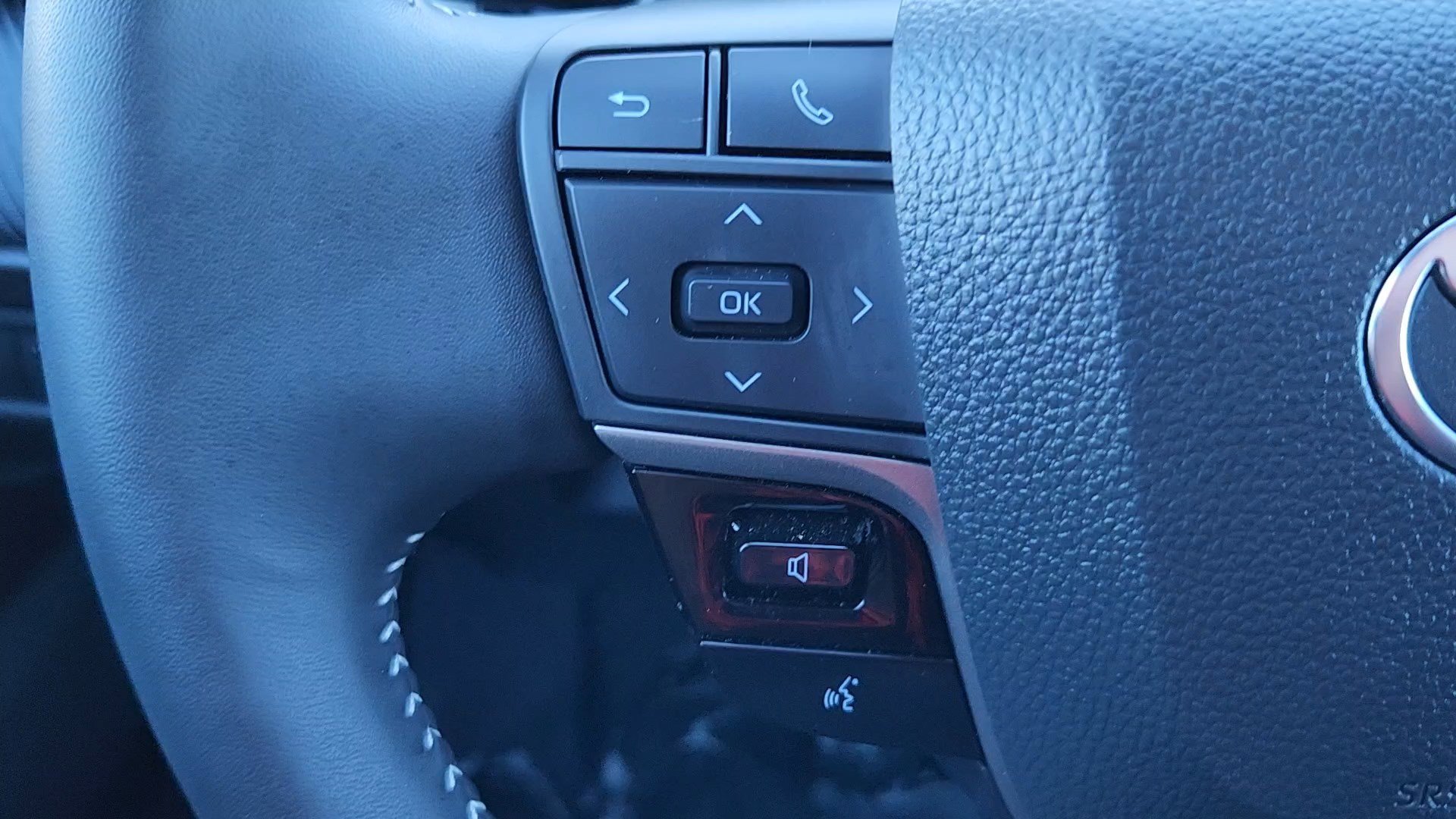 Used 2025 Toyota Camry SE image 12