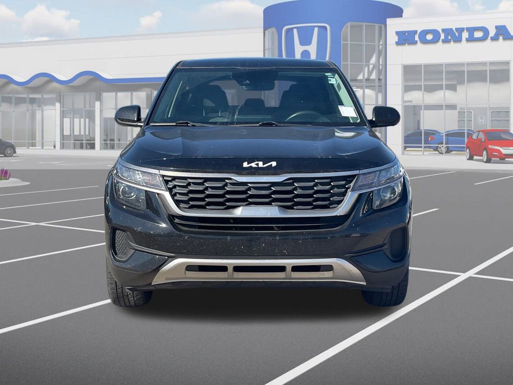 Used 2022 Kia Seltos LX image 2