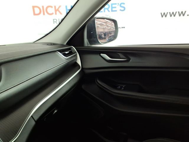 Used 2023 Jeep Grand Cherokee Laredo w/ Luxury Tech Group I image 22