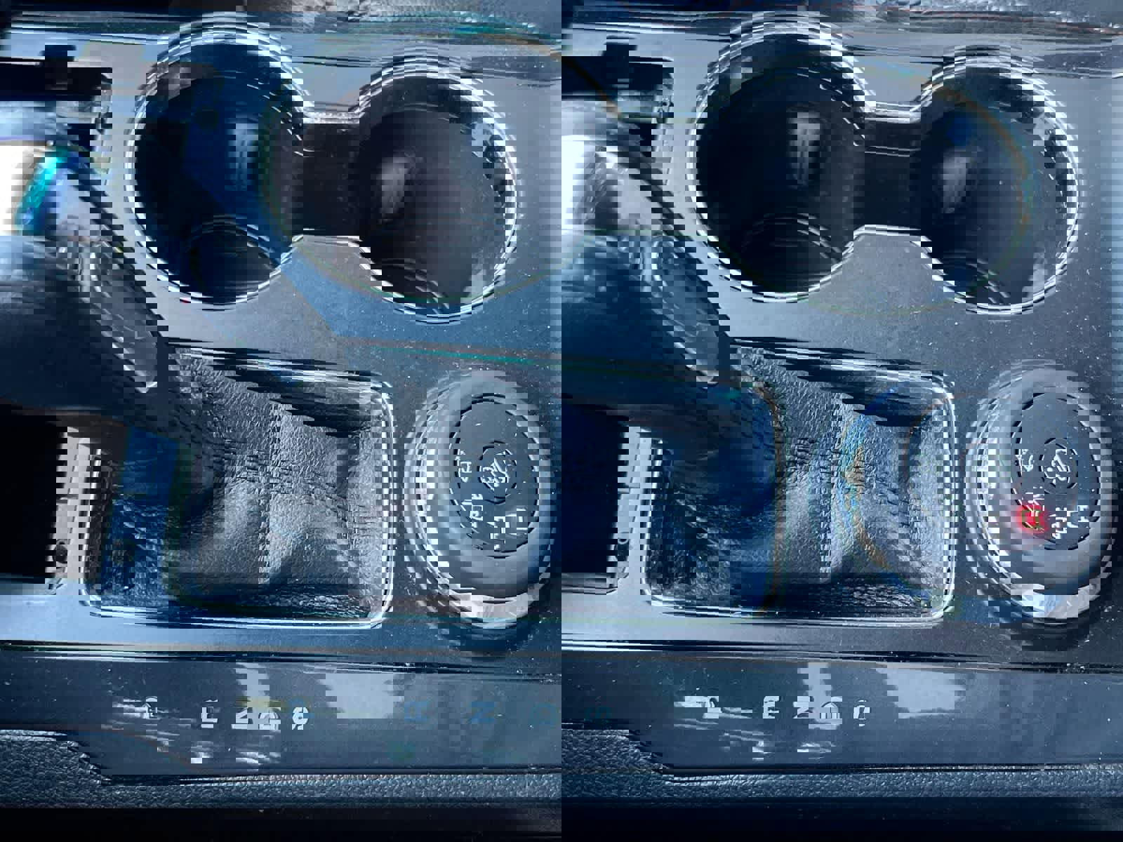 Used 2017 Ford Explorer XLT w/ Equipment Group 202A AWD/4WD image 31