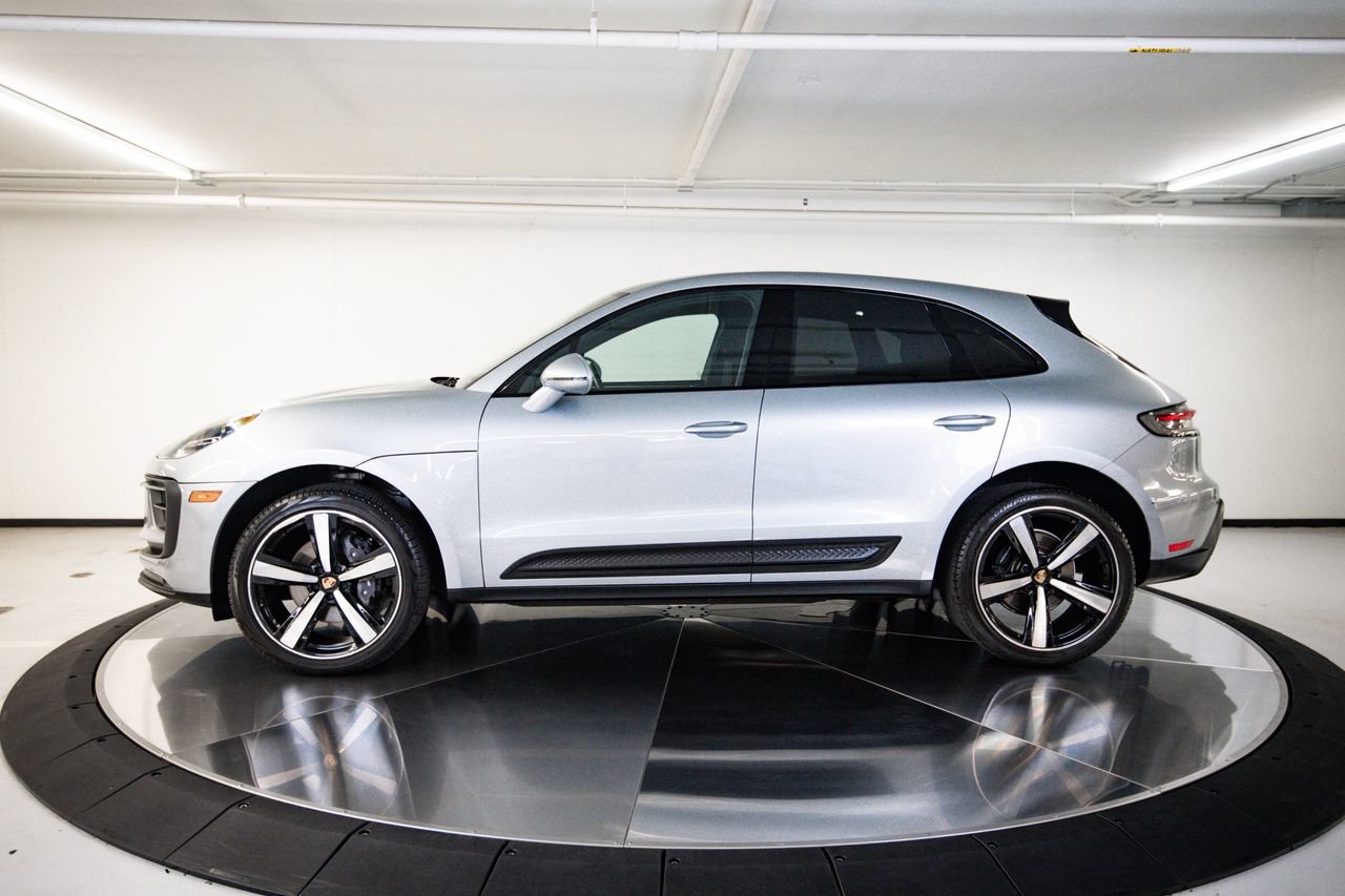 Certified 2023 Porsche Macan AWD/4WD image 2