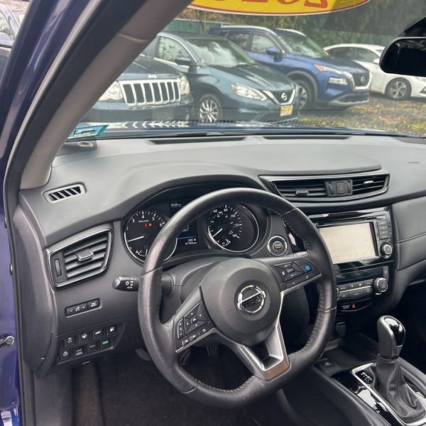 Used 2020 Nissan Rogue SV w/ Premium Package image 8