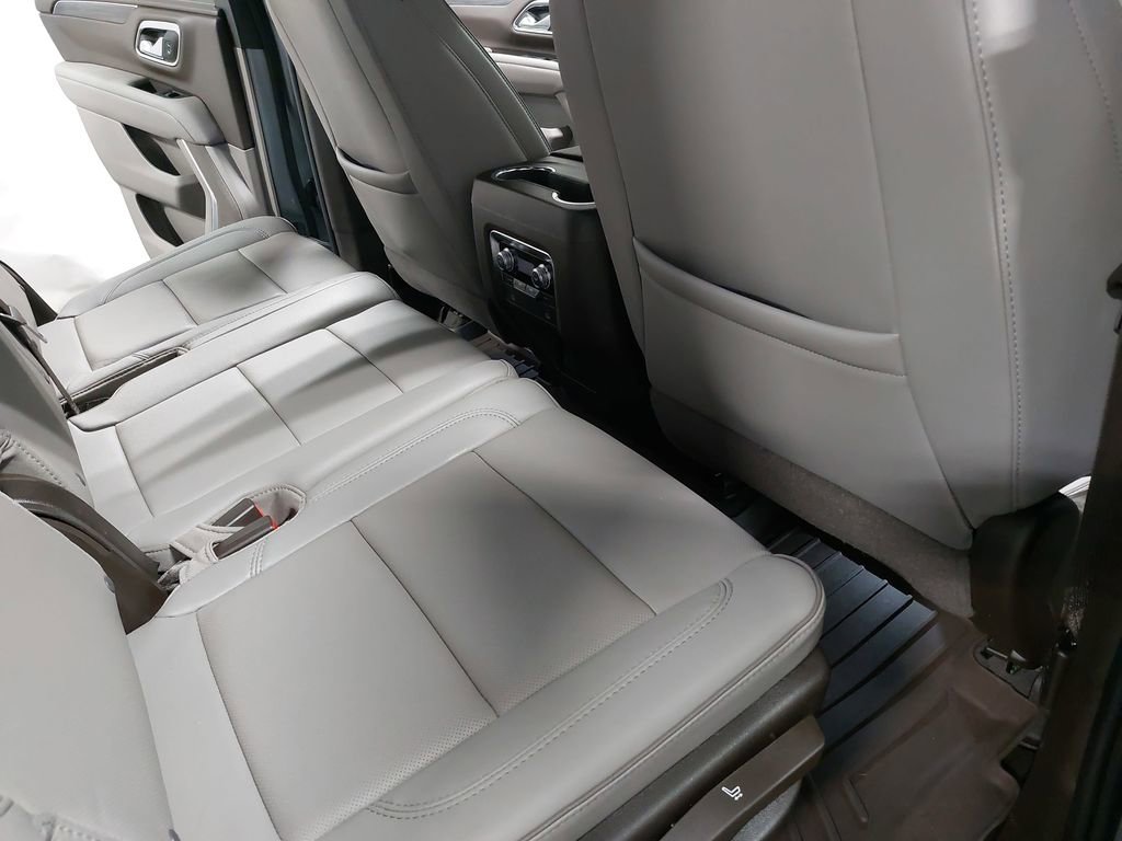 Used 2024 GMC Yukon SLT w/ Max Trailering Package image 11