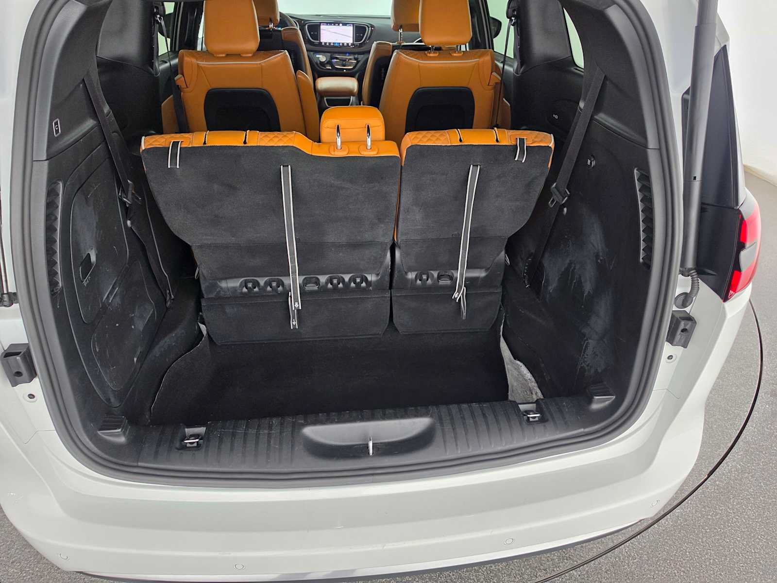 Used 2023 Chrysler Pacifica Pinnacle FWD image 14