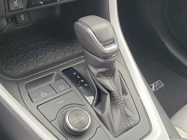 Used 2021 Toyota RAV4 XLE Premium image 25
