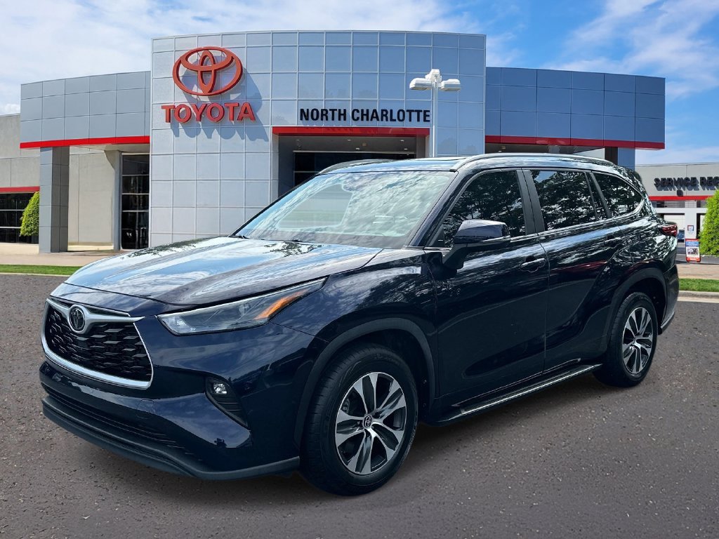 Used 2023 Toyota Highlander XLE FWD image 5