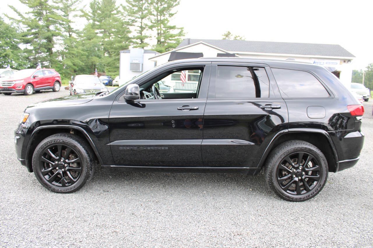 Used 2018 Jeep Grand Cherokee Altitude AWD/4WD image 10