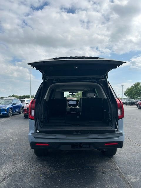 Used 2025 Ford Expedition Active RWD image 12