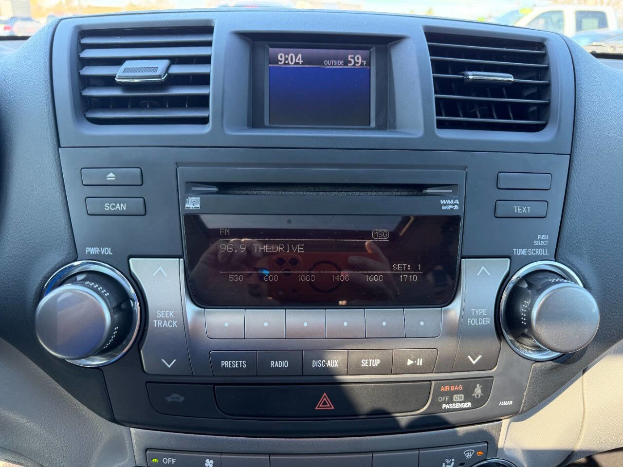 Used 2012 Toyota Highlander SE w/ Tow Pkg image 24