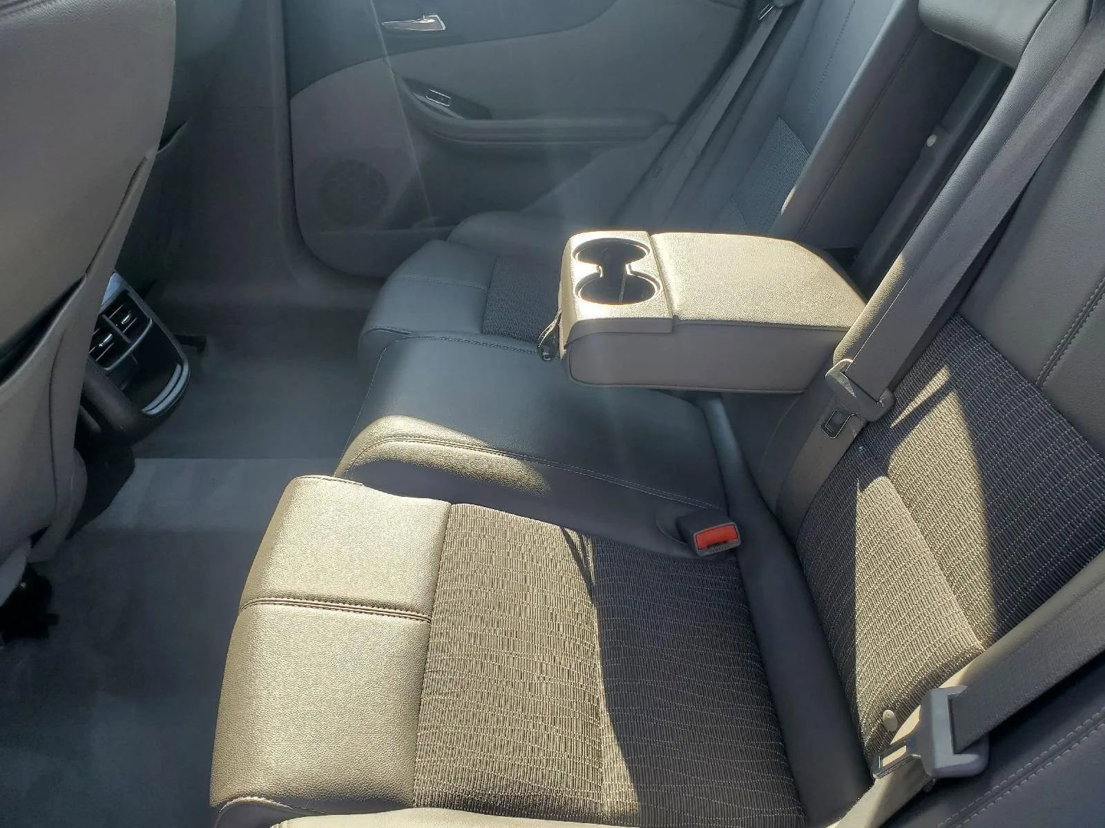 Used 2015 Chevrolet Impala LT w/ Convenience Package image 17